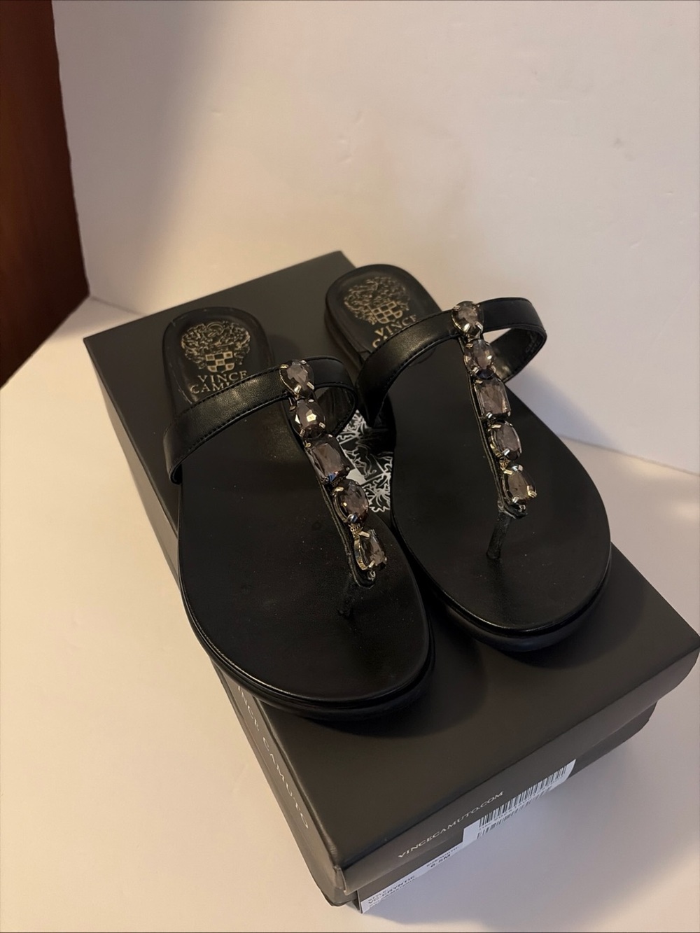 Vince Camuto Eryntie Black Jeweled T-Strap Thong Sandals Womens 6.5M NIB